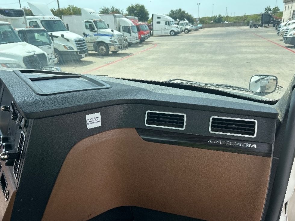Day Cab Tractor-Heavy Duty Tractors-Freightliner-2020-T12664ST-Carrollton-TX-159,303\n\t\tmiles-$ 65,000 - Image 12