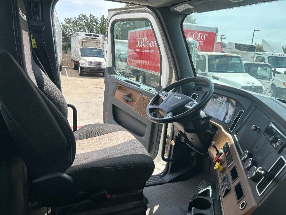 Day Cab Tractor-Heavy Duty Tractors-Freightliner-2020-T12664ST-Carrollton-TX-159,303\n\t\tmiles-$ 65,000 - Image 13