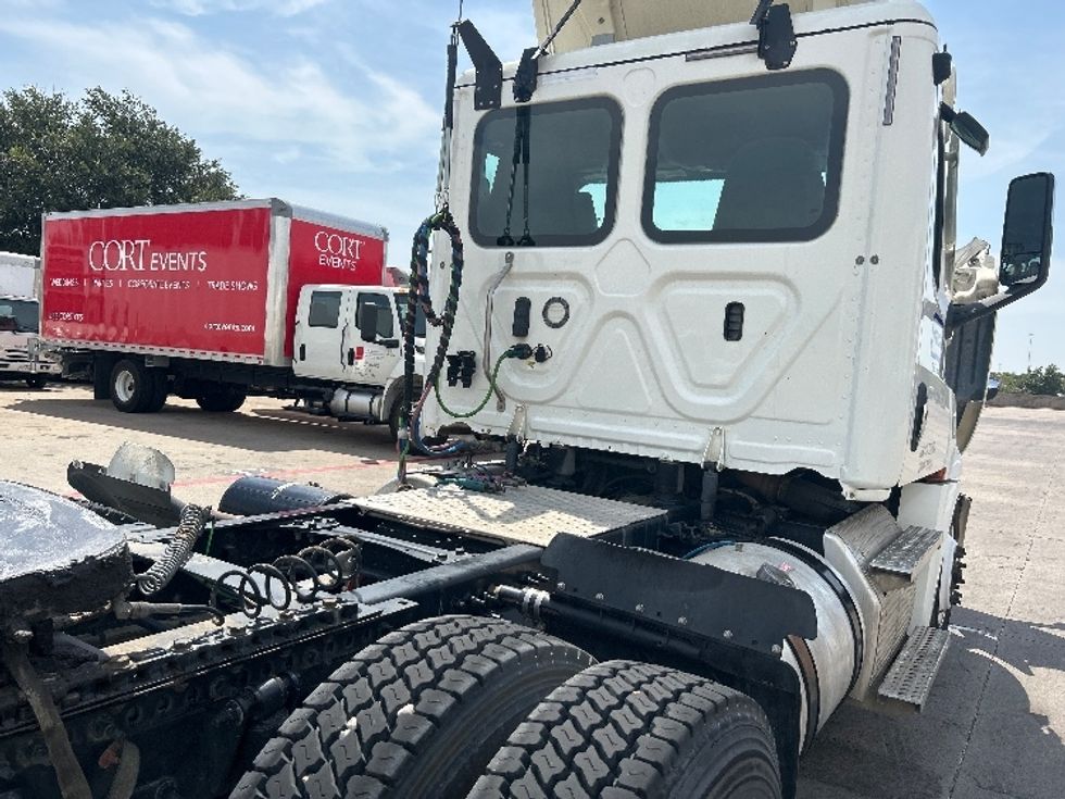Day Cab Tractor-Heavy Duty Tractors-Freightliner-2020-T12664ST-Carrollton-TX-159,303\n\t\tmiles-$ 65,000 - Image 17