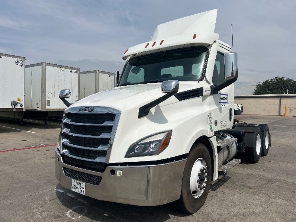 Day Cab Tractor-Heavy Duty Tractors-Freightliner-2020-T12664ST-Carrollton-TX-159,303\n\t\tmiles-$ 65,000 - Image 3