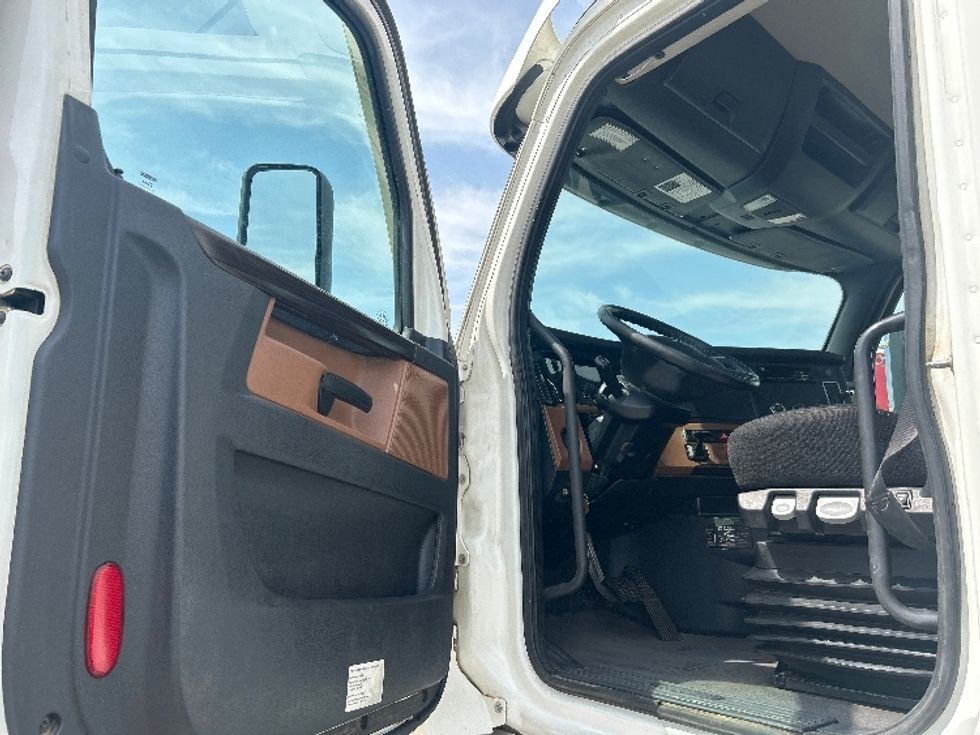 Day Cab Tractor-Heavy Duty Tractors-Freightliner-2020-T12664ST-Carrollton-TX-159,303\n\t\tmiles-$ 65,000 - Image 8