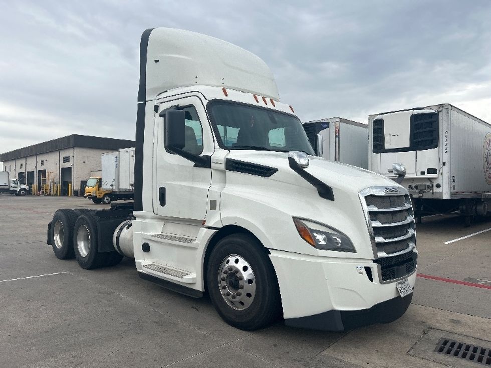 Day Cab Tractor-Heavy Duty Tractors-Freightliner-2020-T12664ST-Carrollton-TX-237,984\n\t\tmiles-$ 62,500 - Image 1