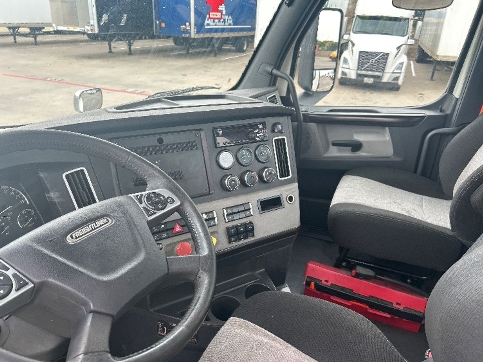 Day Cab Tractor-Heavy Duty Tractors-Freightliner-2020-T12664ST-Carrollton-TX-237,984\n\t\tmiles-$ 62,500 - Image 10