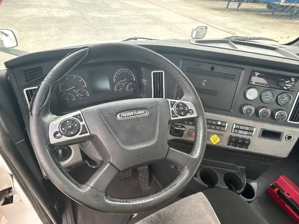 Day Cab Tractor-Heavy Duty Tractors-Freightliner-2020-T12664ST-Carrollton-TX-237,984\n\t\tmiles-$ 62,500 - Image 11