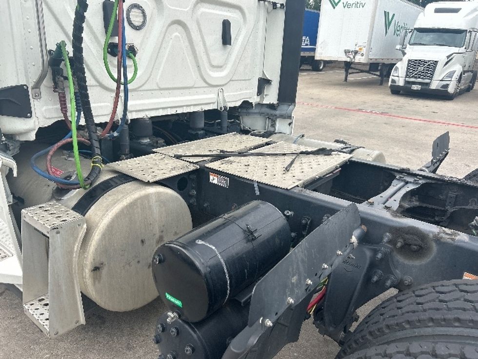 Day Cab Tractor-Heavy Duty Tractors-Freightliner-2020-T12664ST-Carrollton-TX-237,984\n\t\tmiles-$ 62,500 - Image 17