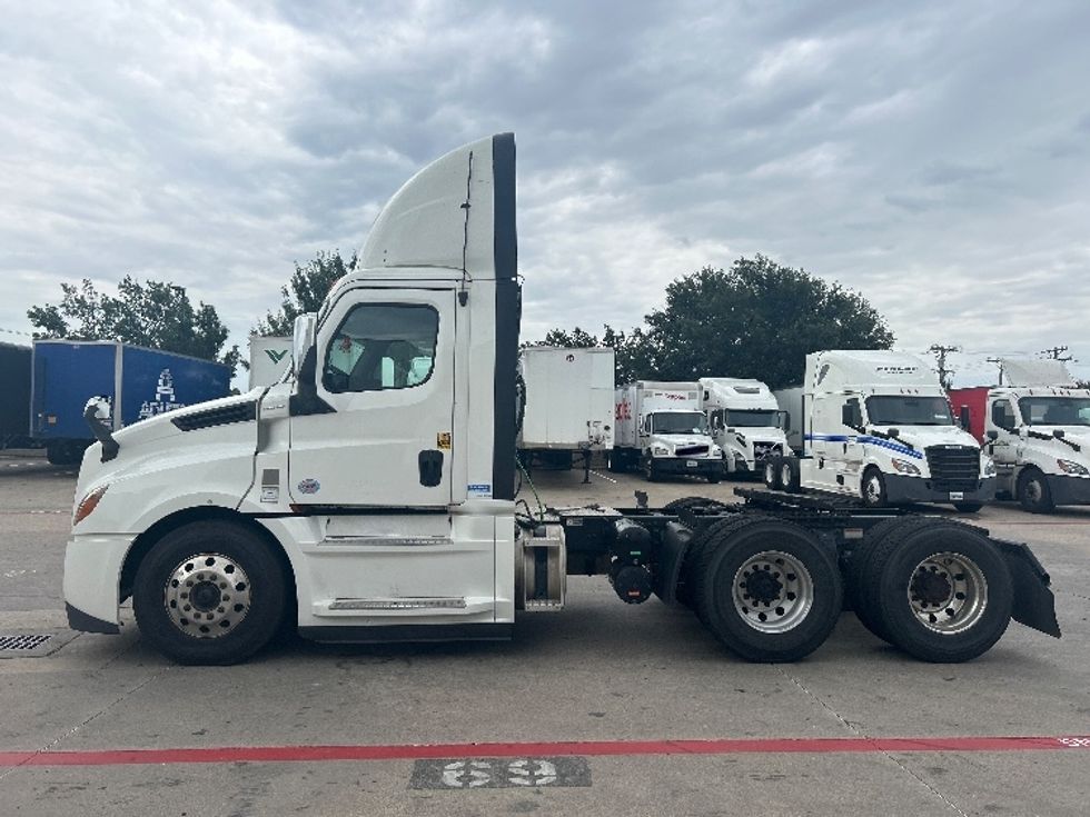 Day Cab Tractor-Heavy Duty Tractors-Freightliner-2020-T12664ST-Carrollton-TX-237,984\n\t\tmiles-$ 62,500 - Image 4