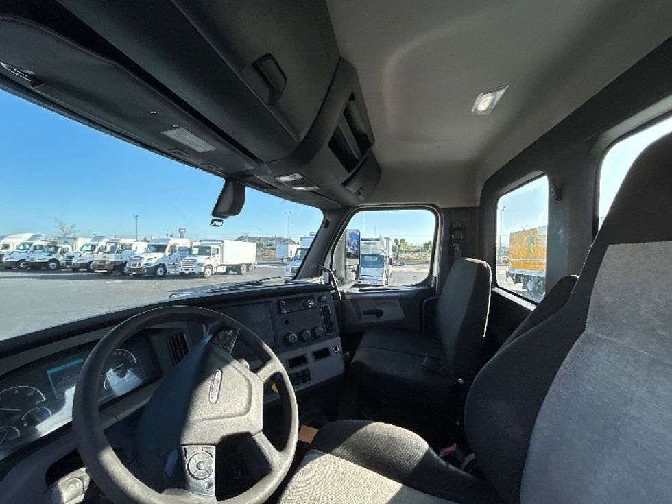 Day Cab Tractor-Heavy Duty Tractors-Freightliner-2020-T12664ST-Ceres-CA-257,151\n\t\tmiles-$ 52,750 - Image 10