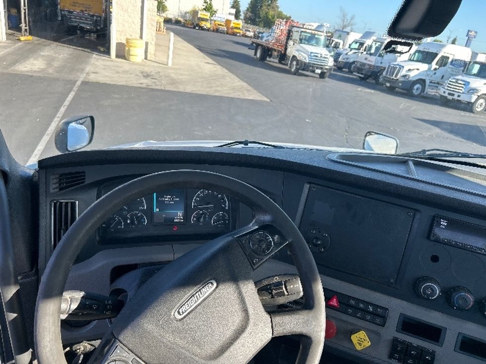 Day Cab Tractor-Heavy Duty Tractors-Freightliner-2020-T12664ST-Ceres-CA-257,151\n\t\tmiles-$ 52,750 - Image 11