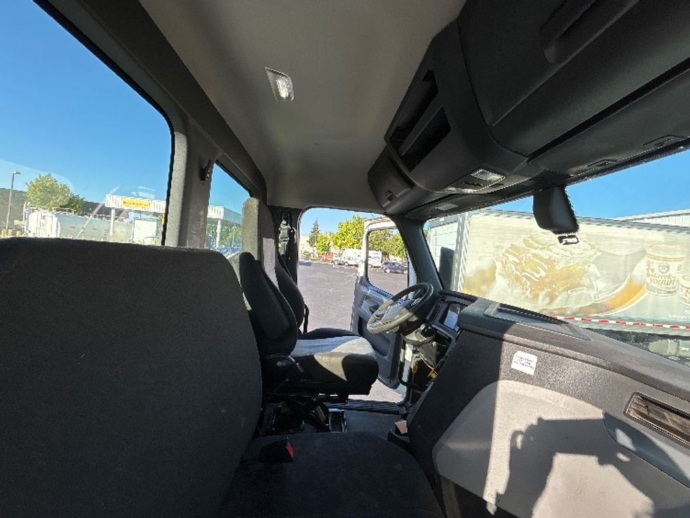 Day Cab Tractor-Heavy Duty Tractors-Freightliner-2020-T12664ST-Ceres-CA-257,151\n\t\tmiles-$ 52,750 - Image 14