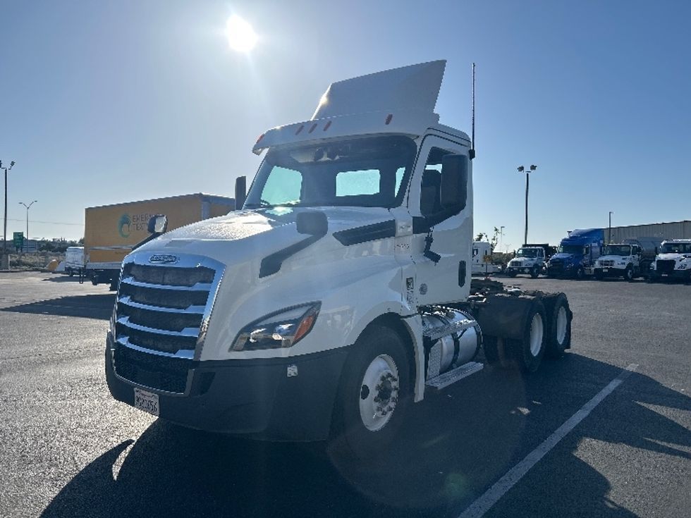 Day Cab Tractor-Heavy Duty Tractors-Freightliner-2020-T12664ST-Ceres-CA-257,151\n\t\tmiles-$ 52,750 - Image 3