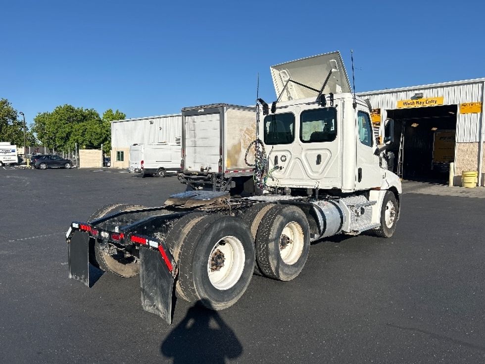 Day Cab Tractor-Heavy Duty Tractors-Freightliner-2020-T12664ST-Ceres-CA-257,151\n\t\tmiles-$ 52,750 - Image 7