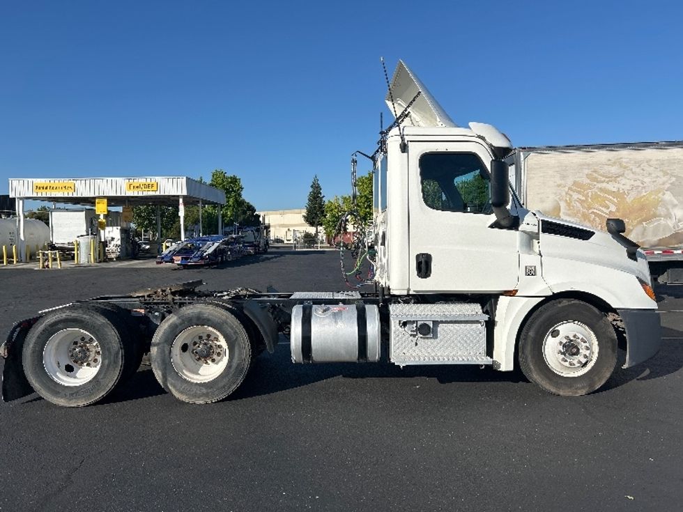 Day Cab Tractor-Heavy Duty Tractors-Freightliner-2020-T12664ST-Ceres-CA-257,151\n\t\tmiles-$ 52,750 - Image 8