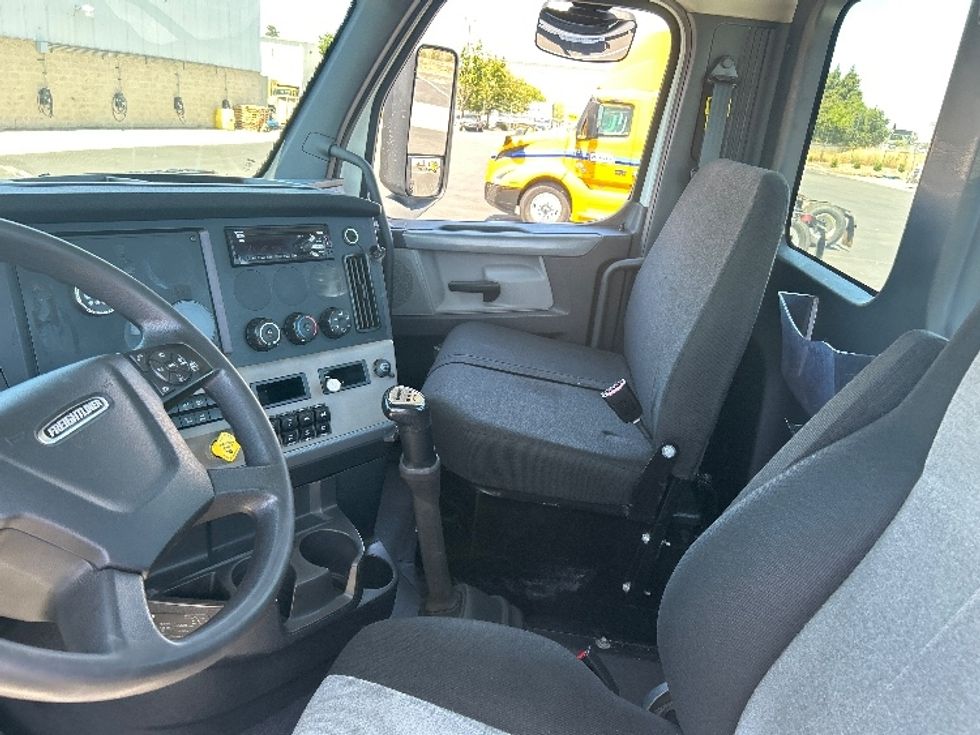 Day Cab Tractor-Heavy Duty Tractors-Freightliner-2020-T12664ST-Ceres-CA-306,155\n\t\tmiles-$ 52,000 - Image 10