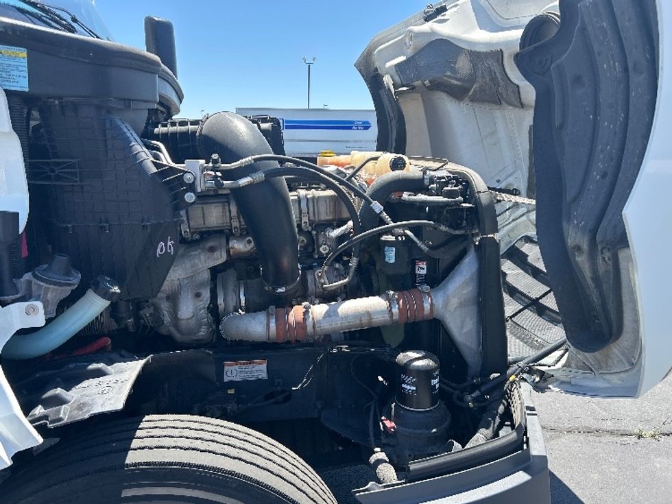 Day Cab Tractor-Heavy Duty Tractors-Freightliner-2020-T12664ST-Ceres-CA-306,155\n\t\tmiles-$ 52,000 - Image 15