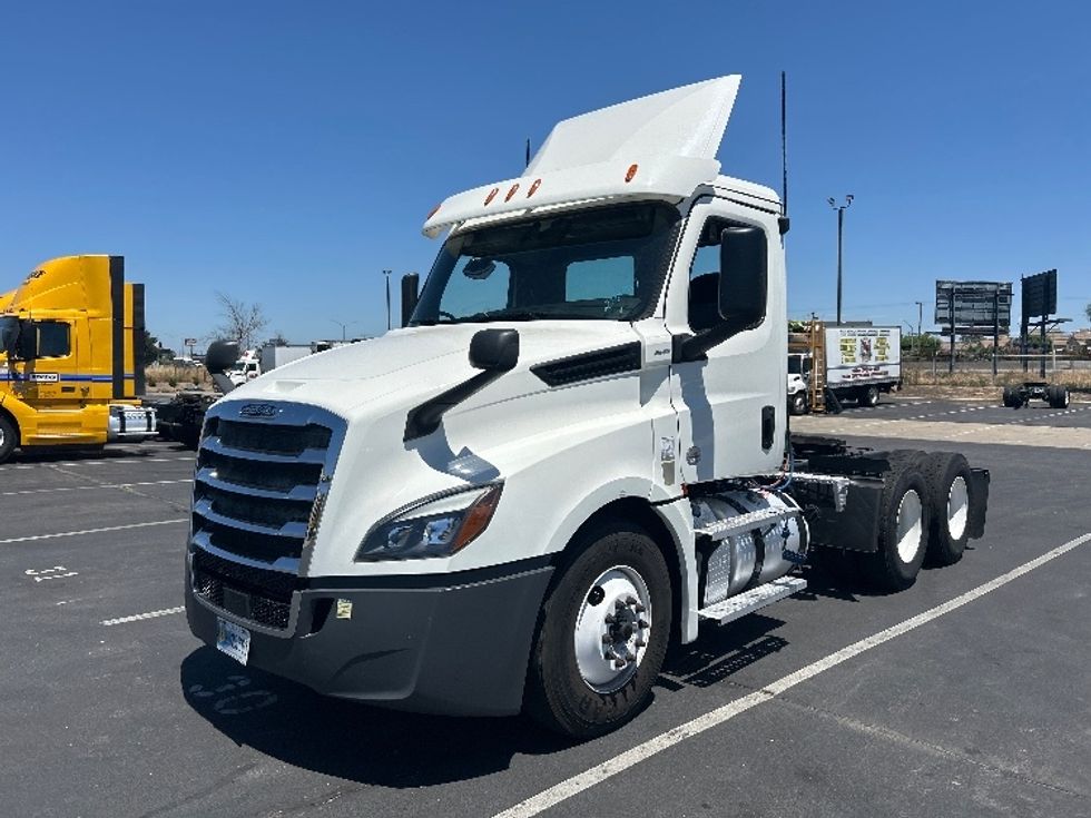 Day Cab Tractor-Heavy Duty Tractors-Freightliner-2020-T12664ST-Ceres-CA-306,155\n\t\tmiles-$ 52,000 - Image 3