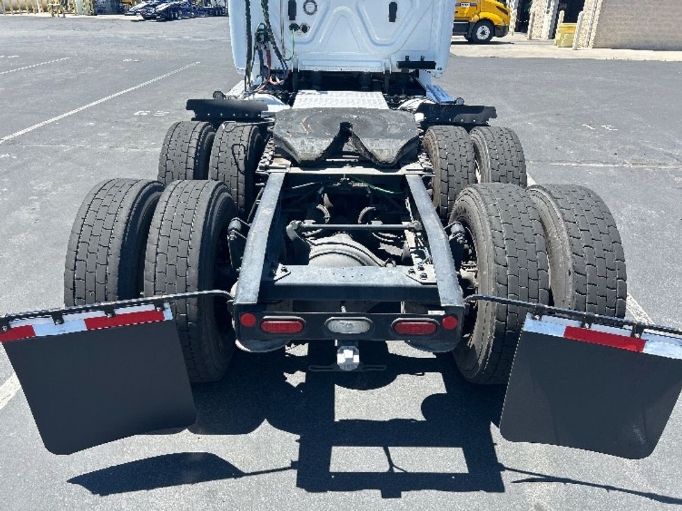 Day Cab Tractor-Heavy Duty Tractors-Freightliner-2020-T12664ST-Ceres-CA-306,155\n\t\tmiles-$ 52,000 - Image 6