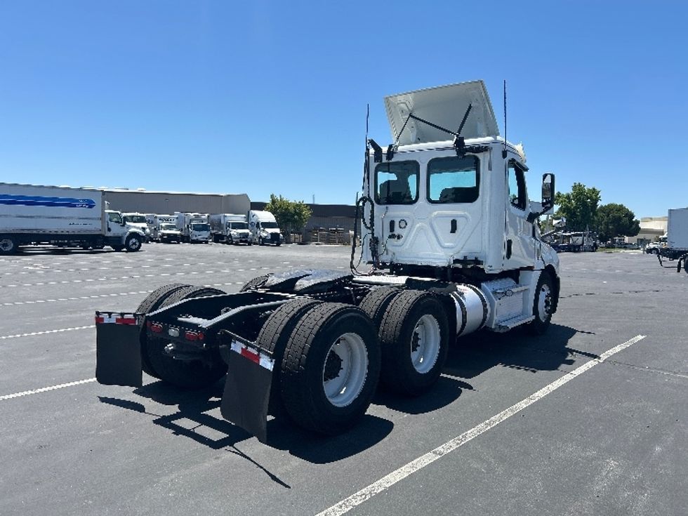 Day Cab Tractor-Heavy Duty Tractors-Freightliner-2020-T12664ST-Ceres-CA-306,155\n\t\tmiles-$ 52,000 - Image 7