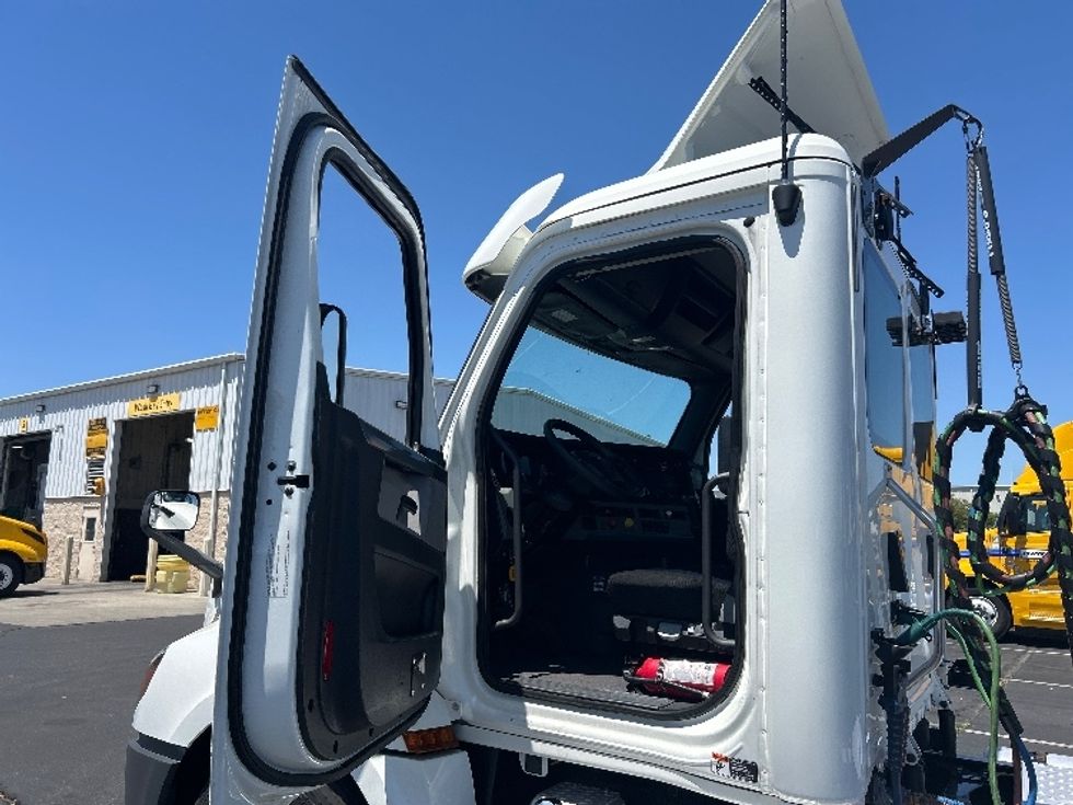 Day Cab Tractor-Heavy Duty Tractors-Freightliner-2020-T12664ST-Ceres-CA-306,155\n\t\tmiles-$ 52,000 - Image 9