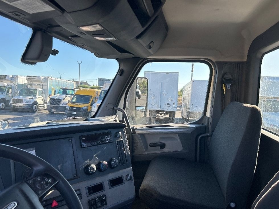 Day Cab Tractor-Heavy Duty Tractors-Freightliner-2020-T12664ST-Ceres-CA-488,568\n\t\tmiles-$ 46,500 - Image 10