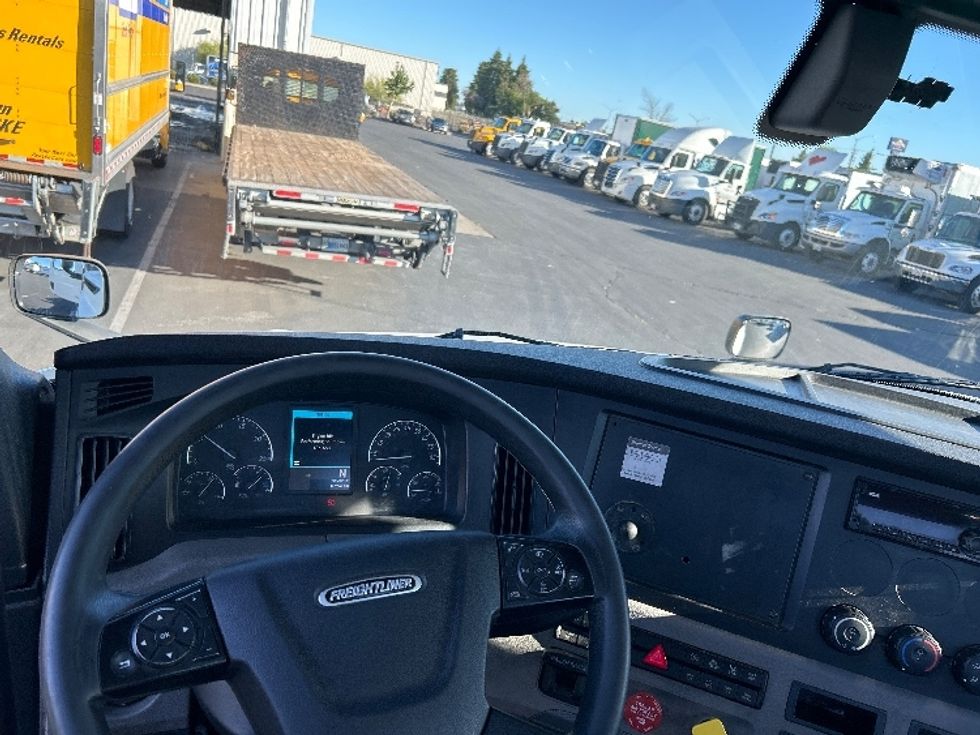 Day Cab Tractor-Heavy Duty Tractors-Freightliner-2020-T12664ST-Ceres-CA-488,568\n\t\tmiles-$ 46,500 - Image 11