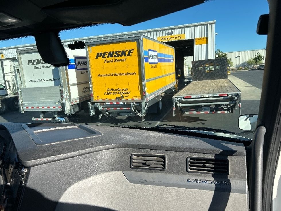 Day Cab Tractor-Heavy Duty Tractors-Freightliner-2020-T12664ST-Ceres-CA-488,568\n\t\tmiles-$ 46,500 - Image 13