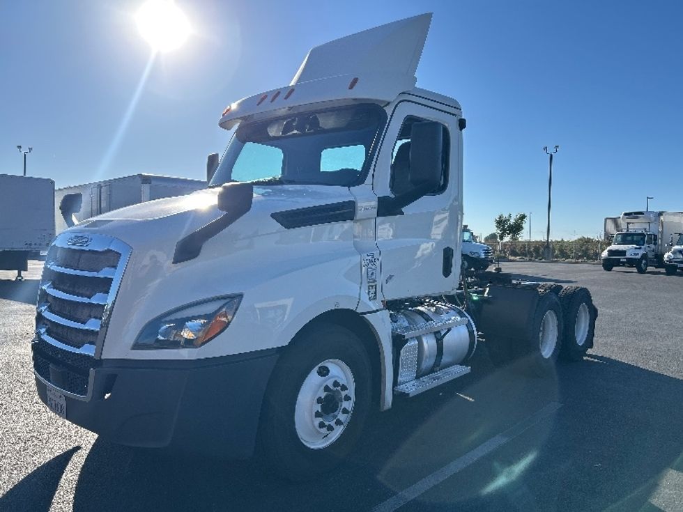 Day Cab Tractor-Heavy Duty Tractors-Freightliner-2020-T12664ST-Ceres-CA-488,568\n\t\tmiles-$ 46,500 - Image 3