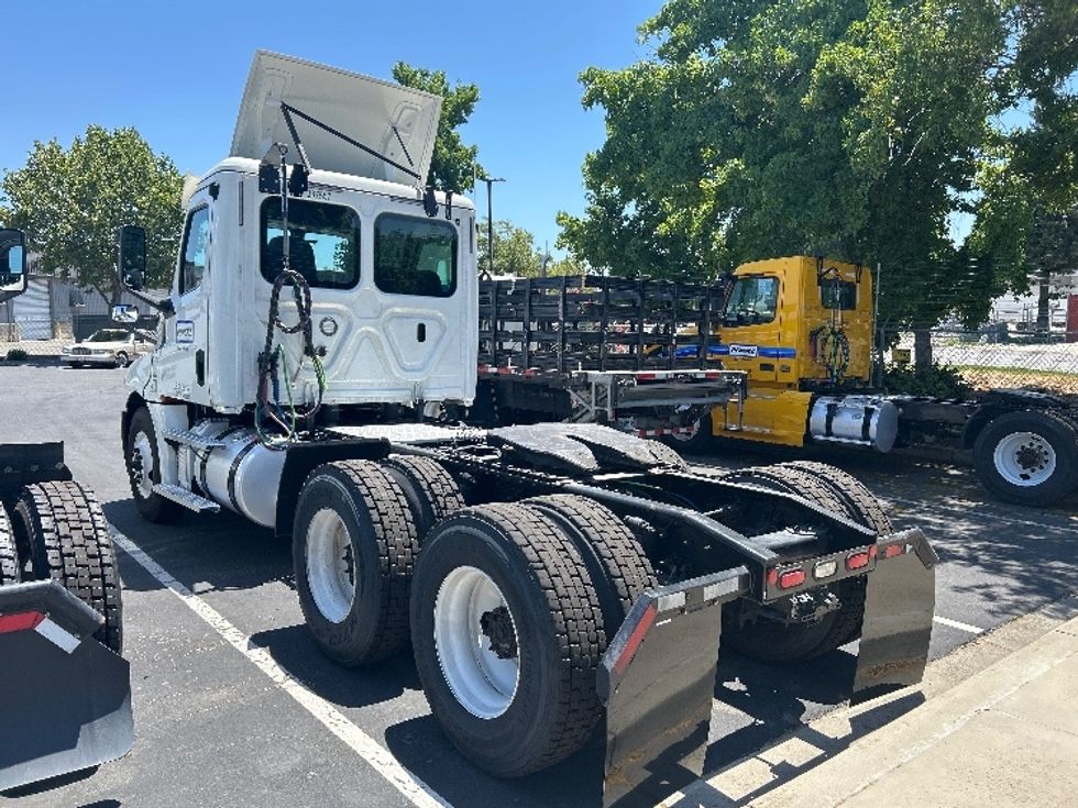 Day Cab Tractor-Heavy Duty Tractors-Freightliner-2020-T12664ST-Ceres-CA-488,568\n\t\tmiles-$ 46,500 - Image 5