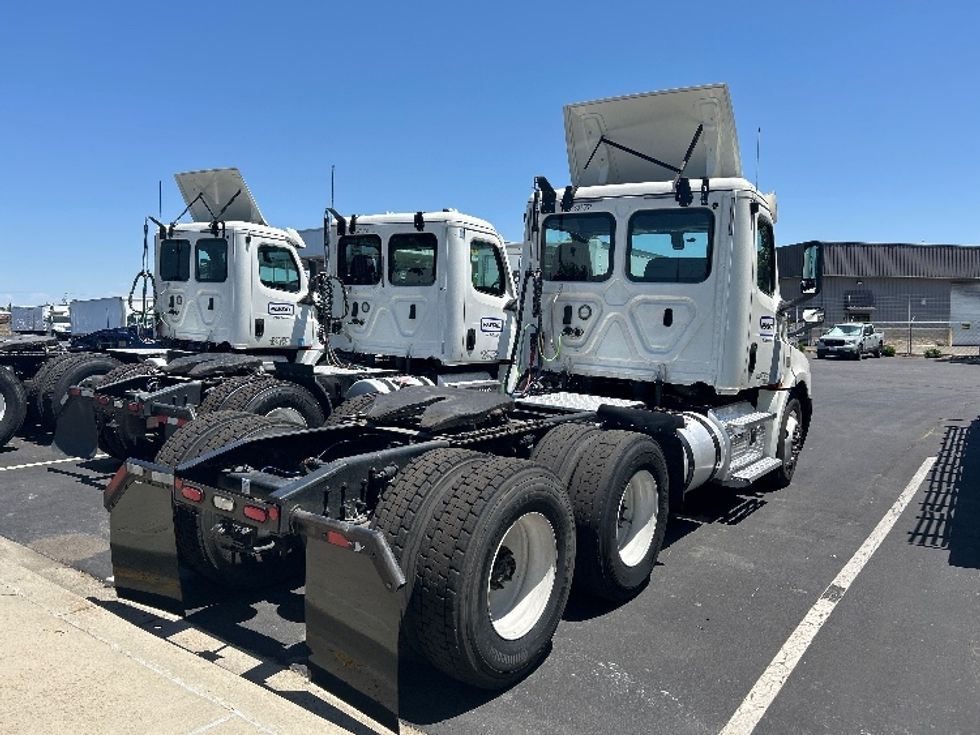 Day Cab Tractor-Heavy Duty Tractors-Freightliner-2020-T12664ST-Ceres-CA-488,568\n\t\tmiles-$ 46,500 - Image 7