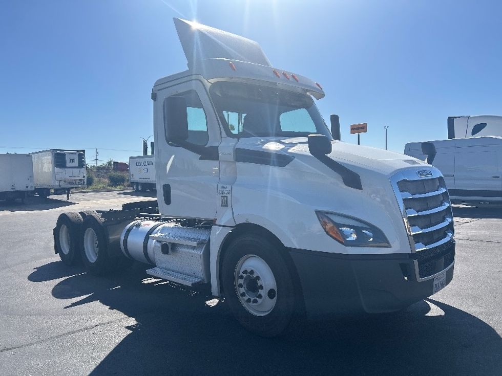 Day Cab Tractor-Heavy Duty Tractors-Freightliner-2020-T12664ST-Ceres-CA-540,670\n\t\tmiles-$ 41,750 - Image 1