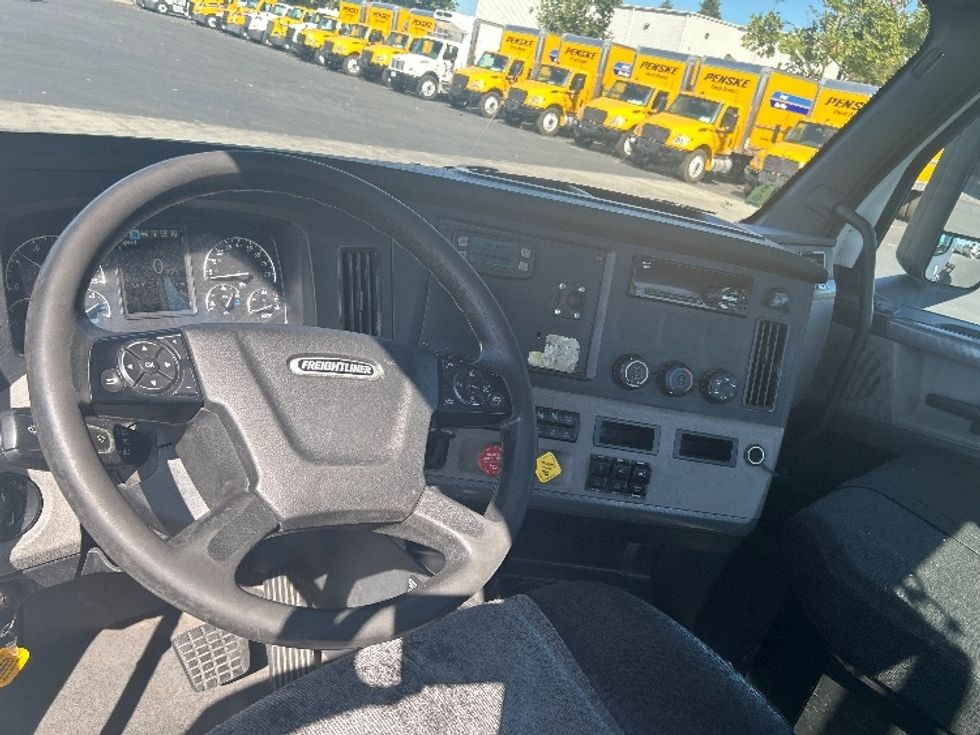 Day Cab Tractor-Heavy Duty Tractors-Freightliner-2020-T12664ST-Ceres-CA-540,670\n\t\tmiles-$ 41,750 - Image 11