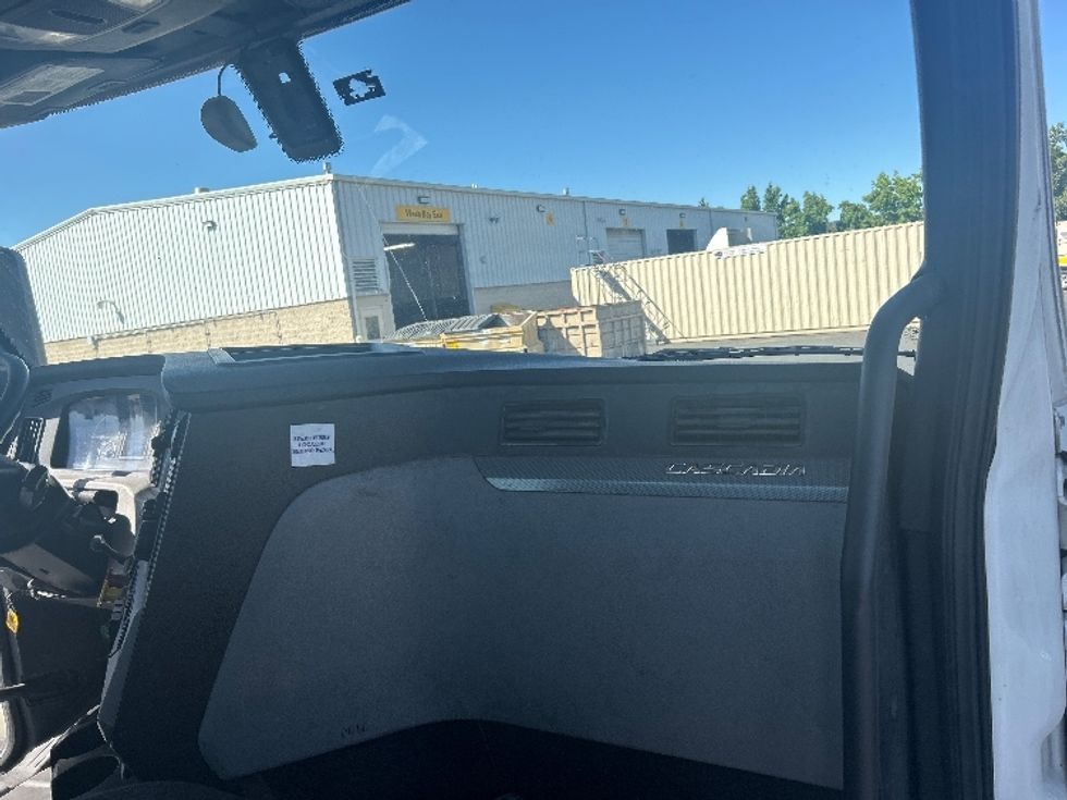 Day Cab Tractor-Heavy Duty Tractors-Freightliner-2020-T12664ST-Ceres-CA-540,670\n\t\tmiles-$ 41,750 - Image 13