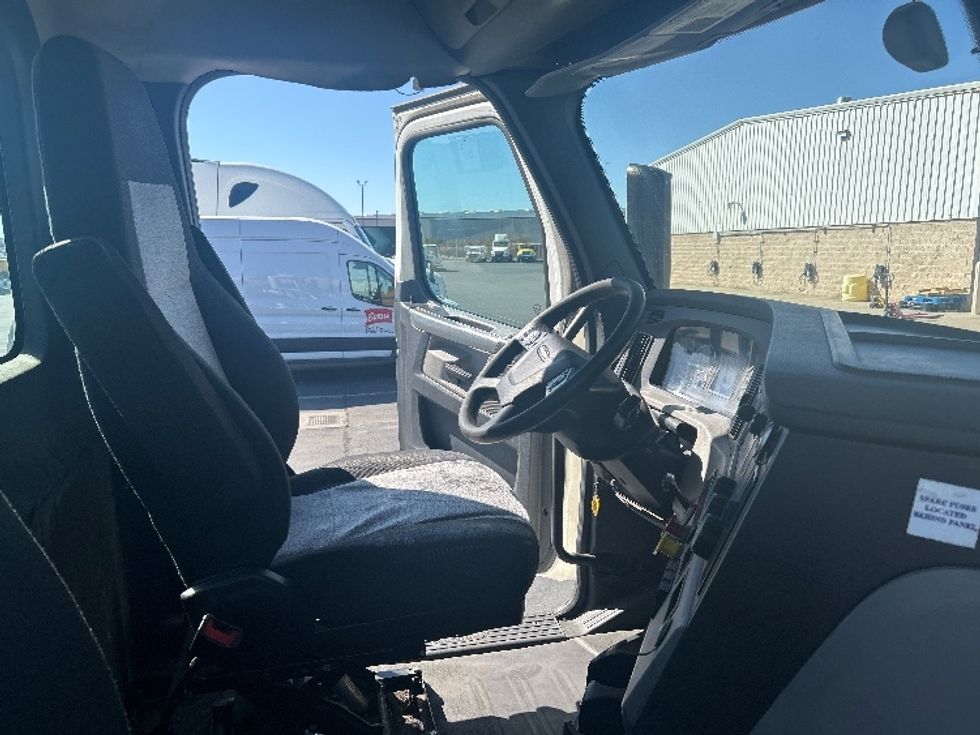 Day Cab Tractor-Heavy Duty Tractors-Freightliner-2020-T12664ST-Ceres-CA-540,670\n\t\tmiles-$ 41,750 - Image 14