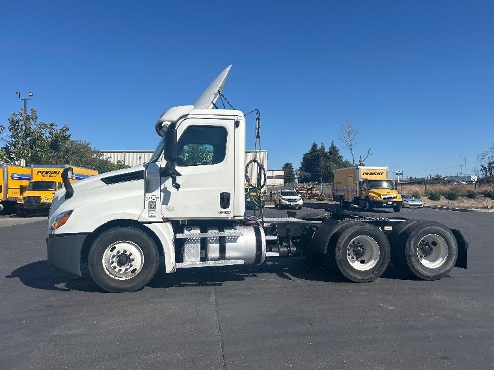 Day Cab Tractor-Heavy Duty Tractors-Freightliner-2020-T12664ST-Ceres-CA-540,670\n\t\tmiles-$ 41,750 - Image 4