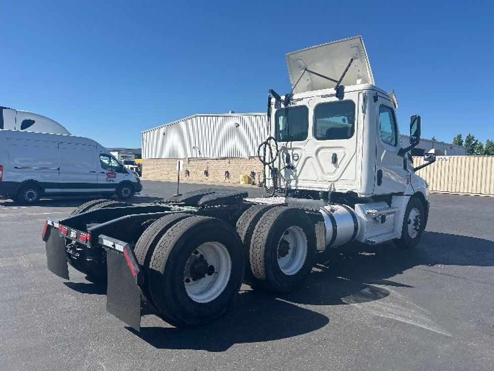 Day Cab Tractor-Heavy Duty Tractors-Freightliner-2020-T12664ST-Ceres-CA-540,670\n\t\tmiles-$ 41,750 - Image 7