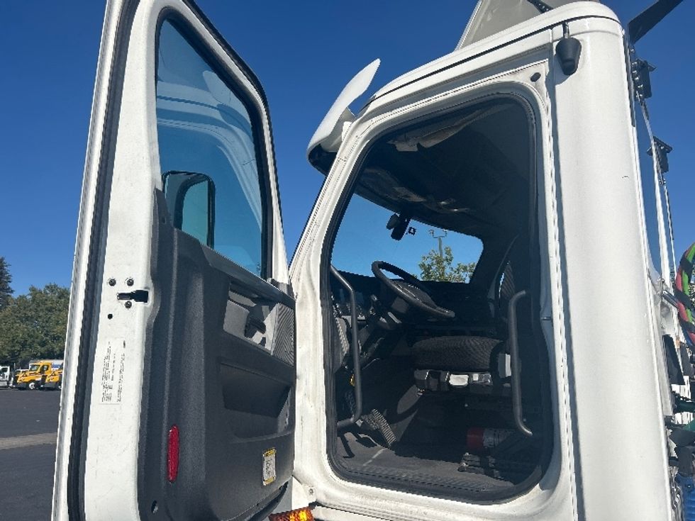 Day Cab Tractor-Heavy Duty Tractors-Freightliner-2020-T12664ST-Ceres-CA-540,670\n\t\tmiles-$ 41,750 - Image 9