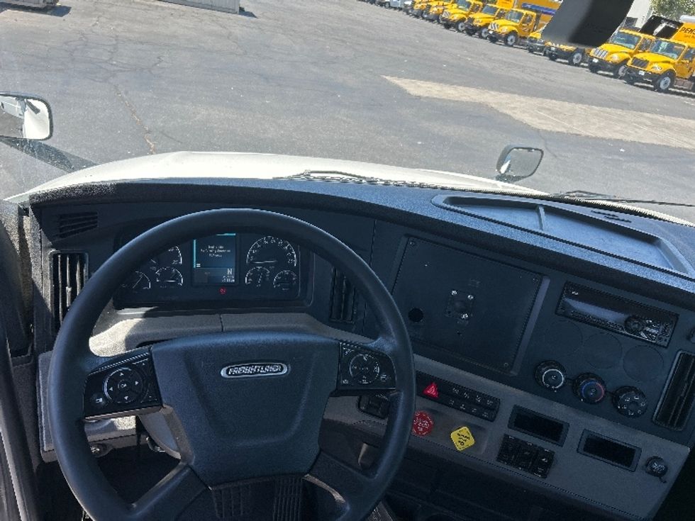 Day Cab Tractor-Heavy Duty Tractors-Freightliner-2020-T12664ST-Ceres-CA-569,588\n\t\tmiles-$ 38,000 - Image 11