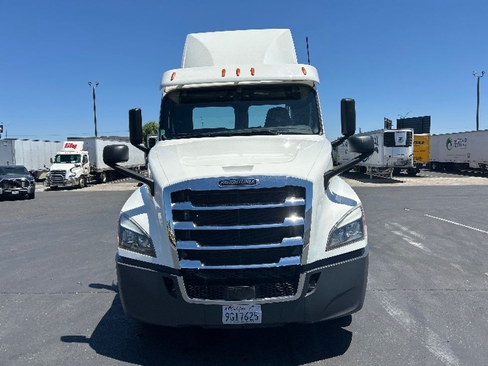 Day Cab Tractor-Heavy Duty Tractors-Freightliner-2020-T12664ST-Ceres-CA-569,588\n\t\tmiles-$ 38,000 - Image 2