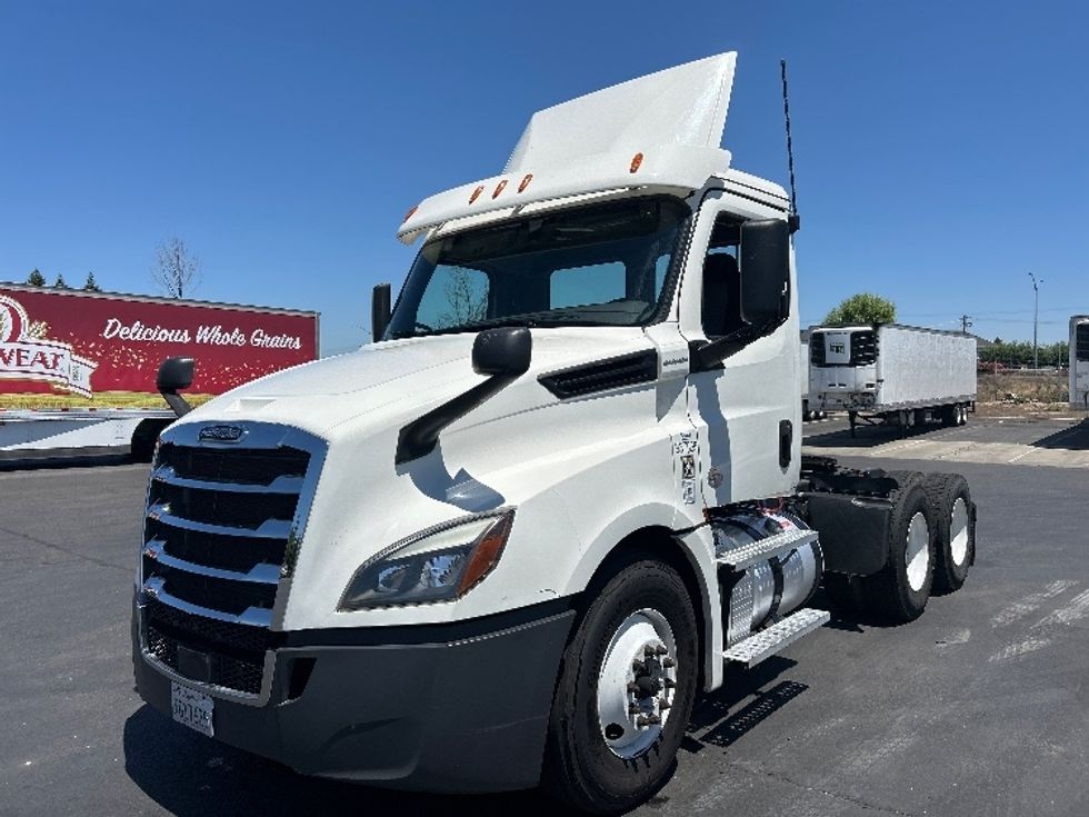 Day Cab Tractor-Heavy Duty Tractors-Freightliner-2020-T12664ST-Ceres-CA-569,588\n\t\tmiles-$ 38,000 - Image 3