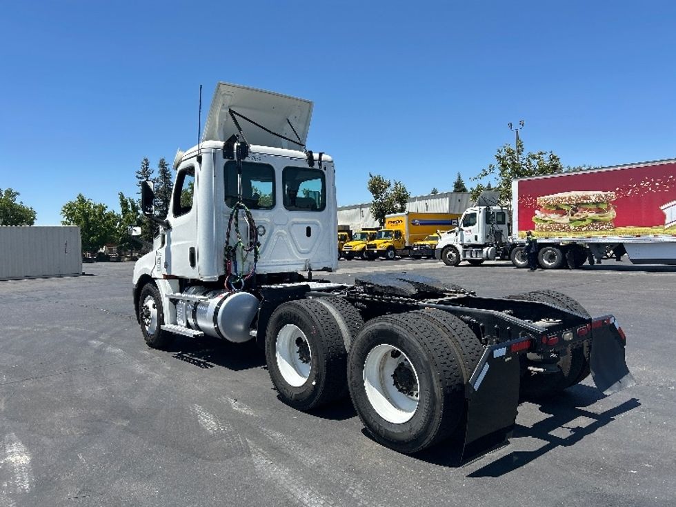 Day Cab Tractor-Heavy Duty Tractors-Freightliner-2020-T12664ST-Ceres-CA-569,588\n\t\tmiles-$ 38,000 - Image 5