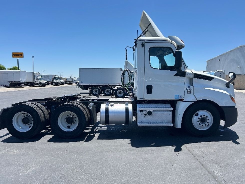 Day Cab Tractor-Heavy Duty Tractors-Freightliner-2020-T12664ST-Ceres-CA-569,588\n\t\tmiles-$ 38,000 - Image 8