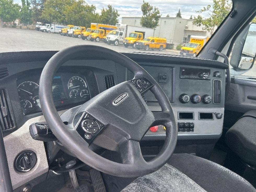 Day Cab Tractor-Heavy Duty Tractors-Freightliner-2020-T12664ST-Ceres-CA-577,877\n\t\tmiles-$ 37,250 - Image 10