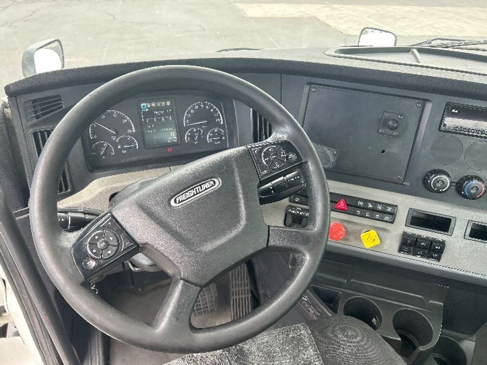 Day Cab Tractor-Heavy Duty Tractors-Freightliner-2020-T12664ST-Ceres-CA-577,877\n\t\tmiles-$ 37,250 - Image 11