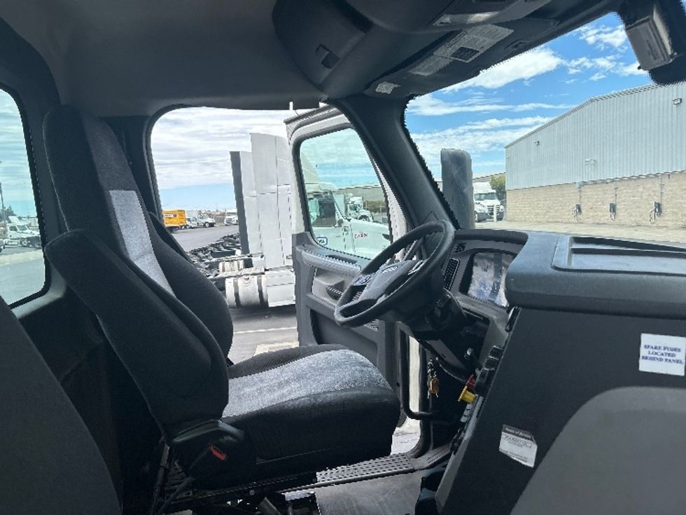 Day Cab Tractor-Heavy Duty Tractors-Freightliner-2020-T12664ST-Ceres-CA-577,877\n\t\tmiles-$ 37,250 - Image 14