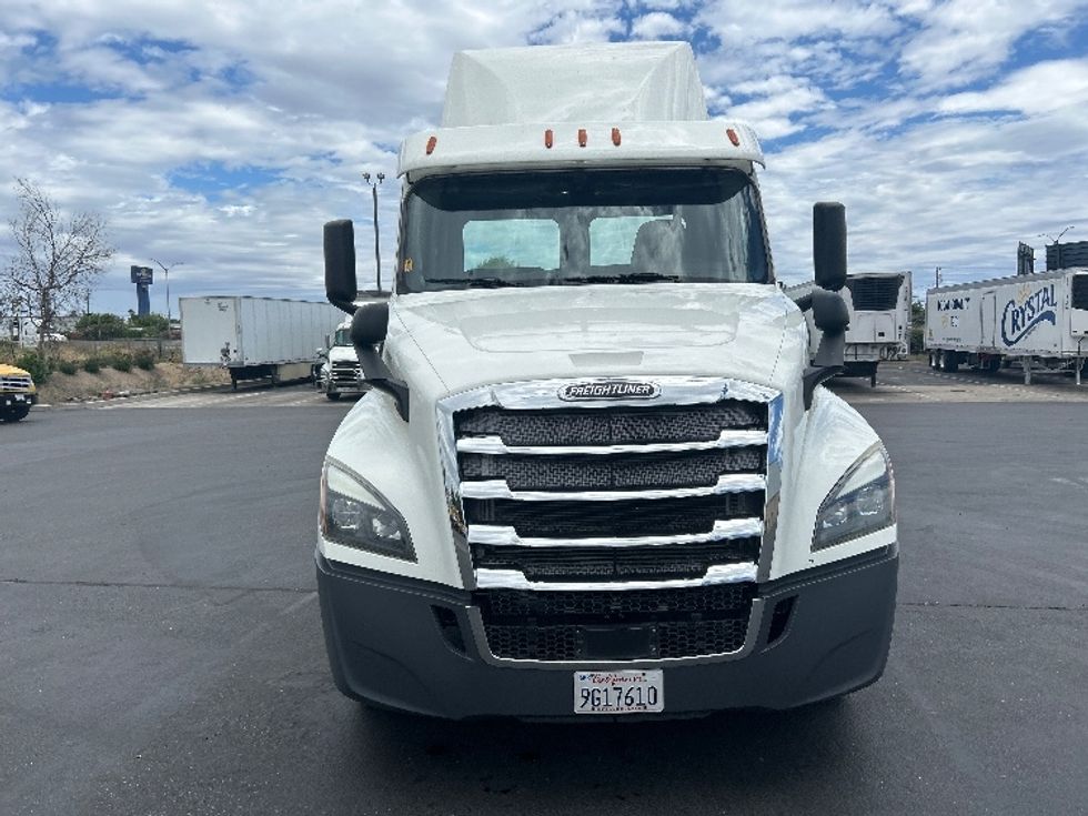 Day Cab Tractor-Heavy Duty Tractors-Freightliner-2020-T12664ST-Ceres-CA-577,877\n\t\tmiles-$ 37,250 - Image 2