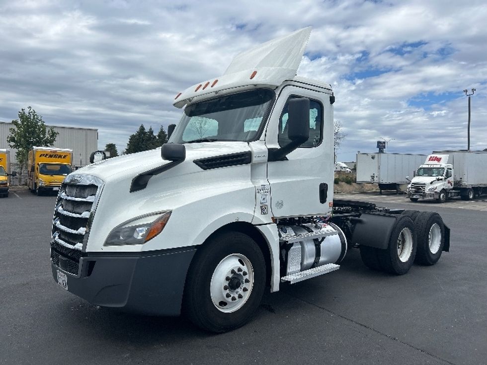 Day Cab Tractor-Heavy Duty Tractors-Freightliner-2020-T12664ST-Ceres-CA-577,877\n\t\tmiles-$ 37,250 - Image 3