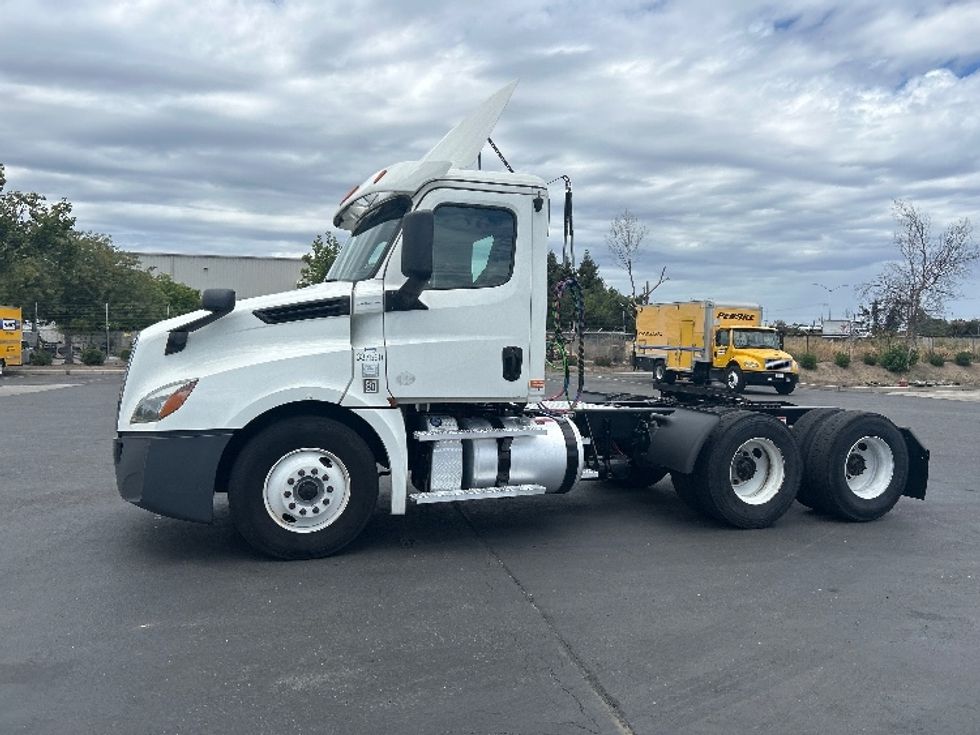 Day Cab Tractor-Heavy Duty Tractors-Freightliner-2020-T12664ST-Ceres-CA-577,877\n\t\tmiles-$ 37,250 - Image 4