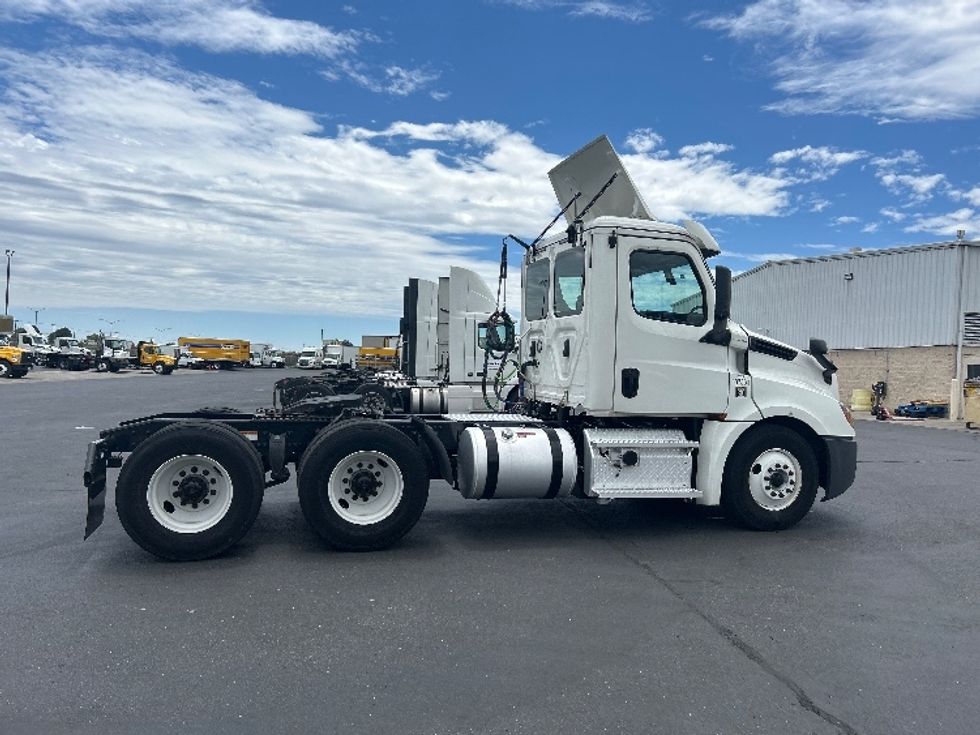 Day Cab Tractor-Heavy Duty Tractors-Freightliner-2020-T12664ST-Ceres-CA-577,877\n\t\tmiles-$ 37,250 - Image 8