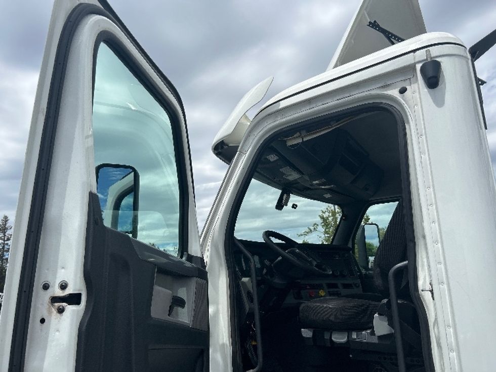 Day Cab Tractor-Heavy Duty Tractors-Freightliner-2020-T12664ST-Ceres-CA-577,877\n\t\tmiles-$ 37,250 - Image 9