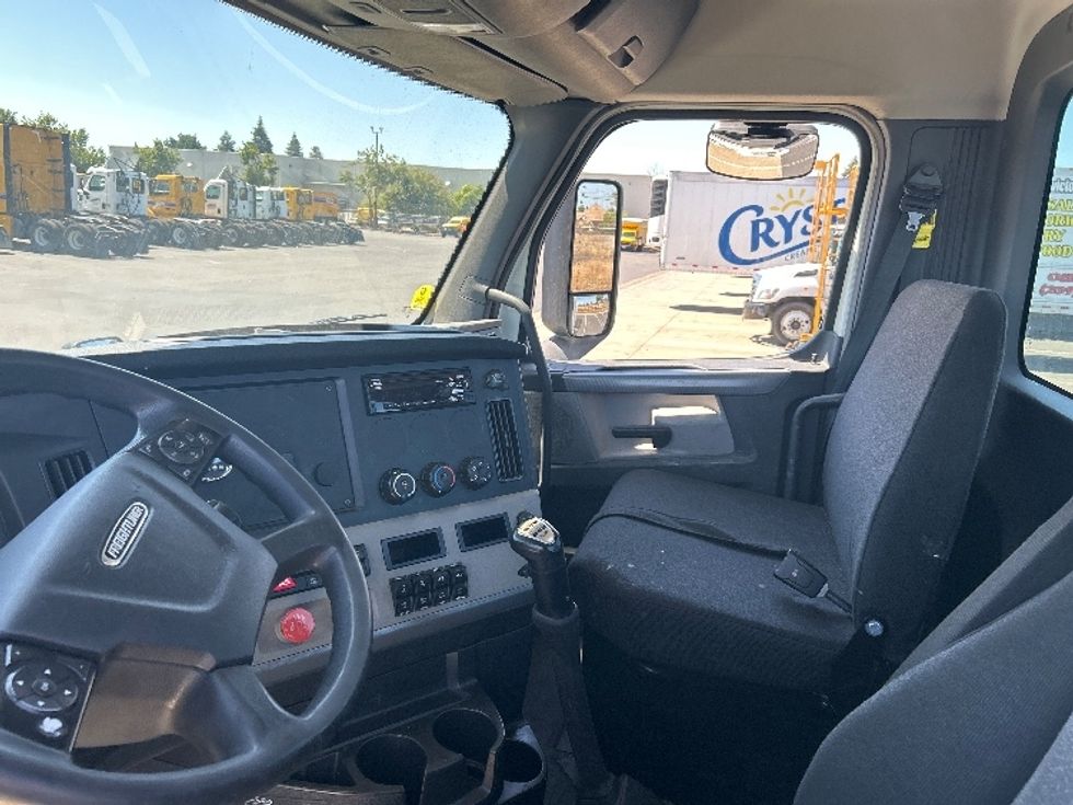 Day Cab Tractor-Heavy Duty Tractors-Freightliner-2020-T12664ST-Ceres-CA-578,481\n\t\tmiles-$ 32,500 - Image 10