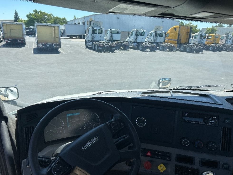 Day Cab Tractor-Heavy Duty Tractors-Freightliner-2020-T12664ST-Ceres-CA-578,481\n\t\tmiles-$ 32,500 - Image 11